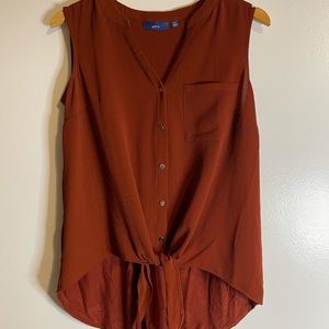 Casual sleeveless shirt top!